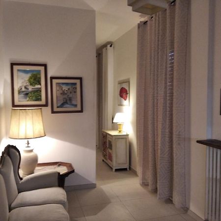 Casa Vacanza -Trani Centro Buitenkant foto
