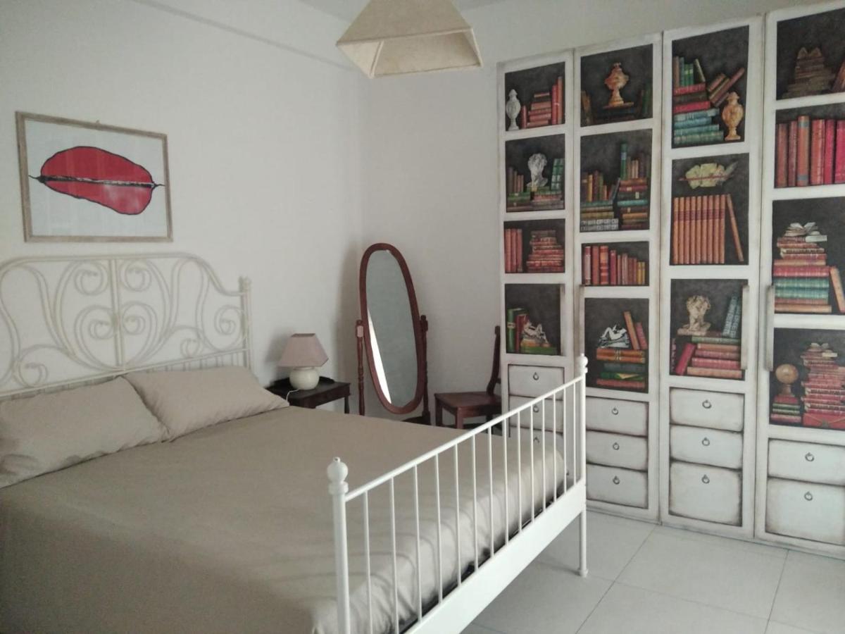 Casa Vacanza -Trani Centro Buitenkant foto