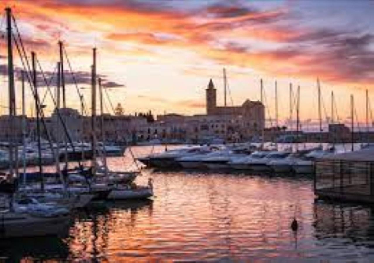 Casa Vacanza -Trani Centro Buitenkant foto