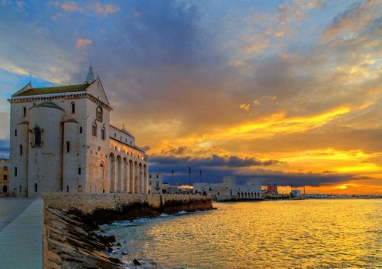 Casa Vacanza -Trani Centro Buitenkant foto