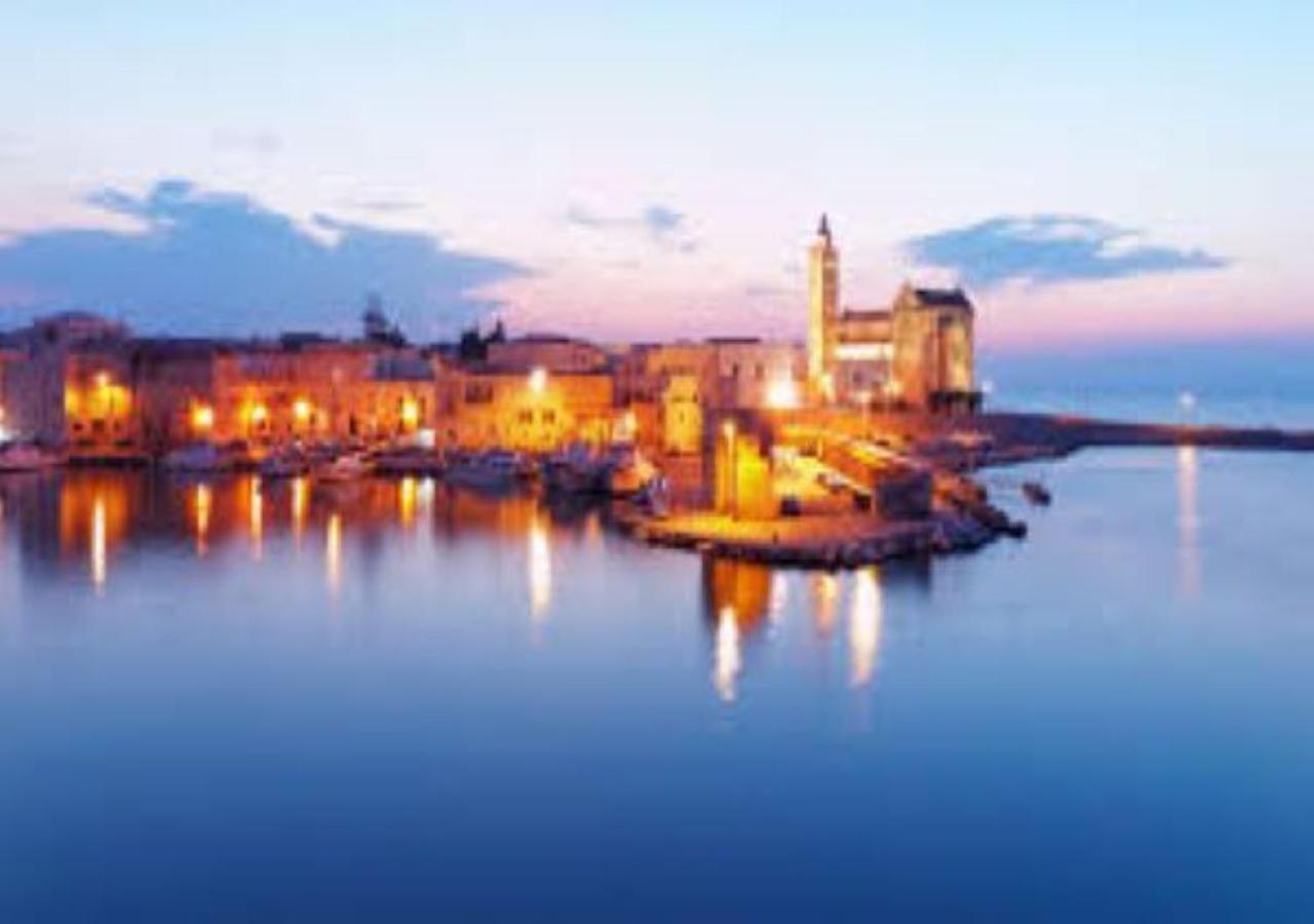 Casa Vacanza -Trani Centro Buitenkant foto