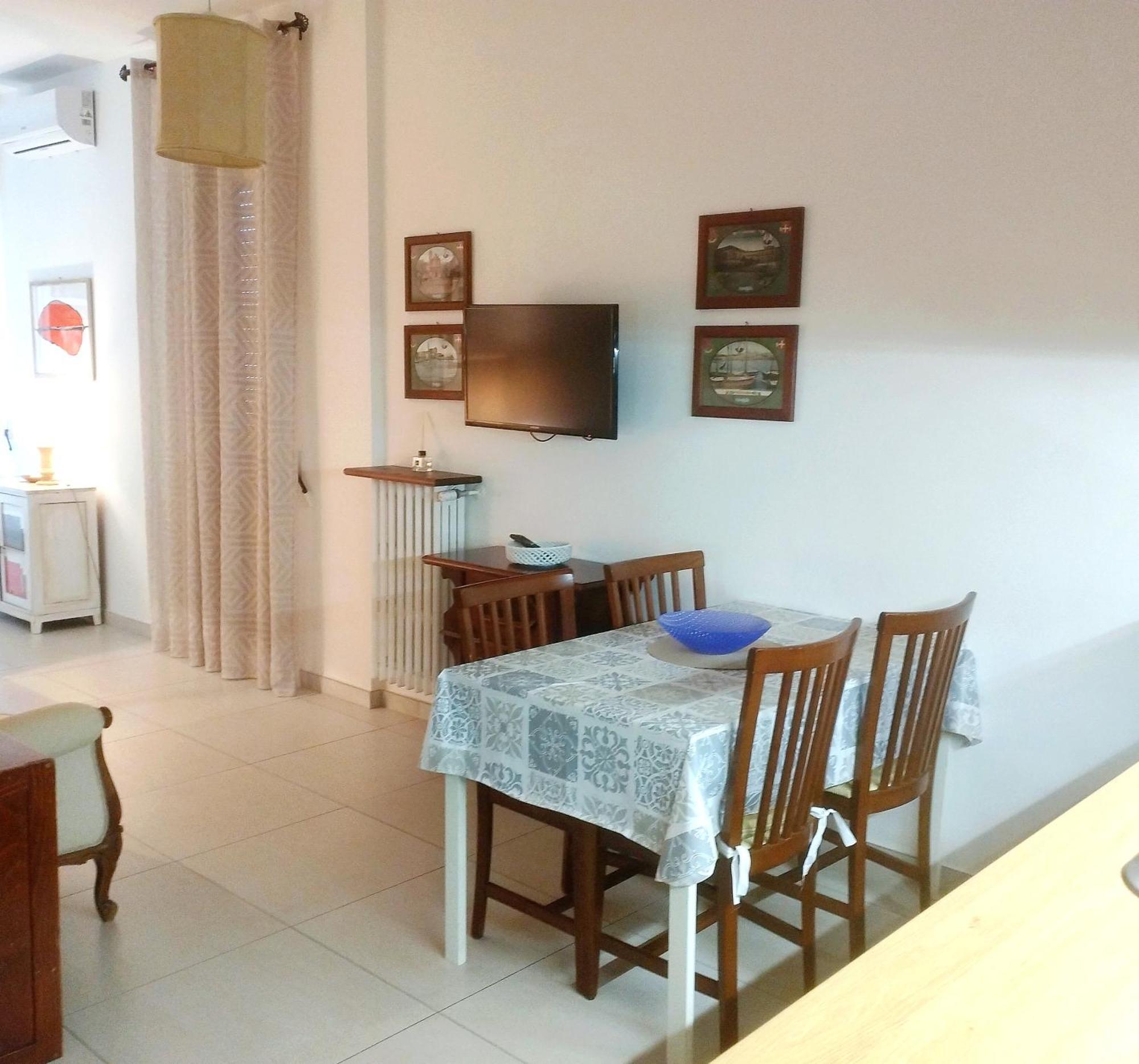 Casa Vacanza -Trani Centro Buitenkant foto